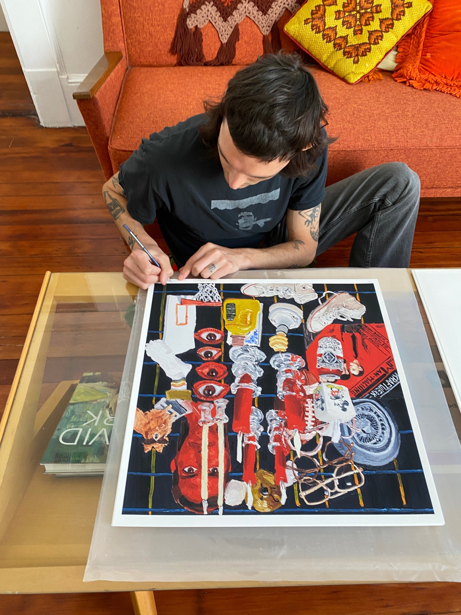 Artist Emilio Villalba signing his print